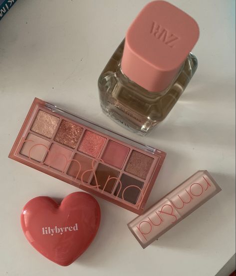 Pampas Garden, Romand Better Than Palette, Korean Makeup Brands, Envy Me, Makeup Accesories, Makeup Package, Matte Lipsticks, Ethereal Makeup, Fancy Makeup