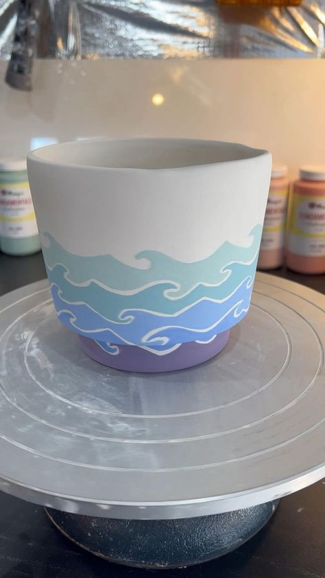 Pottery Bowl Painting, Pottery Bowl Painting Ideas, Beautiful Painting Ideas, Pottery Painting Ideas Easy, Bowl Painting, Ceramics Bowls Designs, Clay Slip, Ceramic Cafe, Ceramics Pottery Bowls