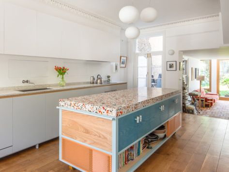 Nougat-effect terrazzo for London kitchen | Diespeker & Co Terrazzo Worktop, Terrazzo Kitchen, London Kitchen, Casa Container, Kitchen Worktop, Kitchen Diy, Bespoke Kitchens, Furniture Kitchen, Beautiful Kitchens