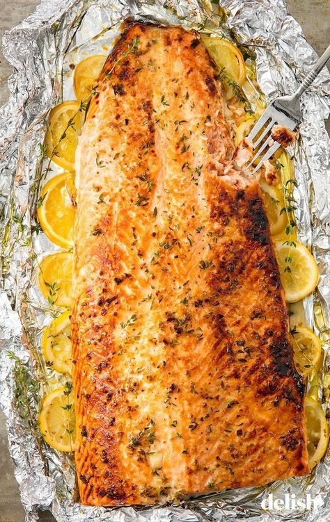 Oven Baked Salmon Recipes, Salmon Dinner Recipes, Lemon Pepper Salmon, Salmon In Foil, Fish Recipes Baked, Garlic Butter Salmon, Oven Baked Salmon, Butter Salmon, Baked Garlic