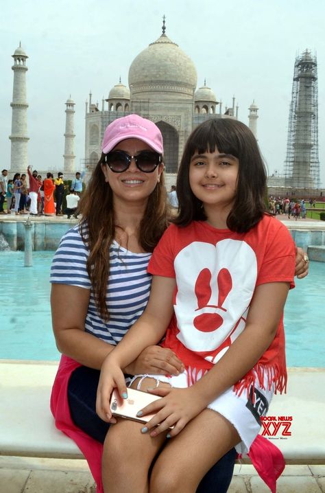 Agra: Mahima Chaudhry visits Taj Mahal - Social News XYZ Mahima Choudhary, Mahima Chaudhary, Mahima Chaudhry, The Taj Mahal, Agra, Girl Face, Taj Mahal, Actors & Actresses, Women Clothing