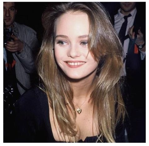 . Vanessa Paradis Style, Vanessa Paradis, Girl Trends, Lily Rose Depp, Lily Rose, Girl Crushes, French Girl, 90s Fashion, Hair Inspo