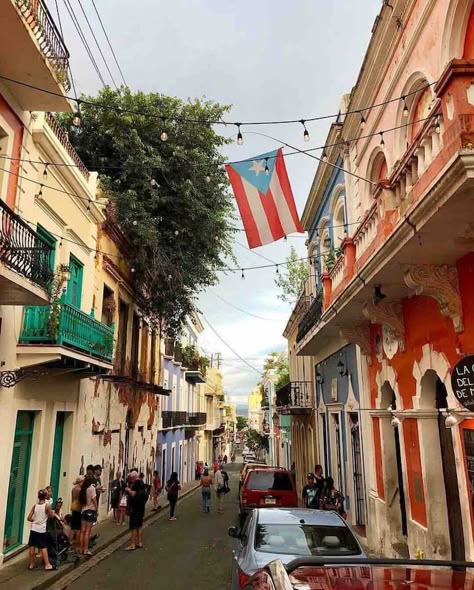 Viejo San Juan Puerto Rico, San Francisco Street, Puerto Rico Pictures, Puerto Rico Trip, San Francisco Streets, Puerto Rico Vacation, Puerto Rican Culture, Vision Board Photos, Vision Board Pictures