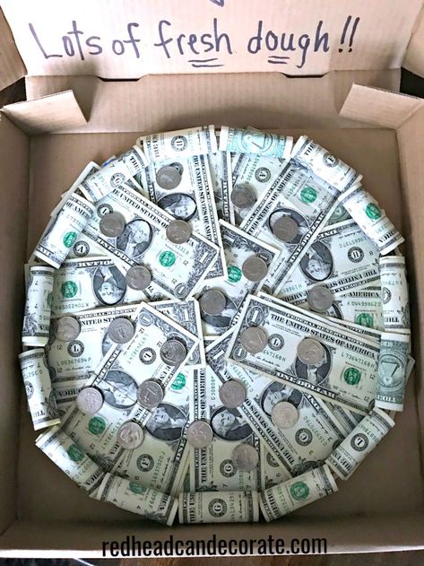 Money Pizza Pie Gift - Redhead Can Decorate Money In A Pizza Box Gift, Money Pizza Box Gift Graduation, Money Pizza Box Gift Birthday, Pizza Money Box Ideas Birthday, Pizza Graduation Gift, Pizza Gift Ideas, Graduation Money Pizza, Pizza Box With Money, Pizza Box Graduation Gift