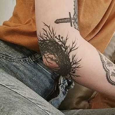 Dps Tattoo, Creepy Elbow Tattoo, Floral Knee Frame Tattoo, Gothic Nature Tattoo, Gothic Cottage Core Tattoo, Elbow Pit Tattoo, Spooky Garden Tattoo, Goth Nature Tattoo, Etching Tattoos