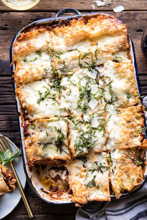 Pesto Bolognese Lasagna | halfbakedharvest.com #pasta #Italian #lasagna #cheese #holidayrecipes Pesto Bolognese Lasagna, Half Baked Harvest Lasagna, Pesto Bolognese, Bolognese Lasagna, Italian Entrees, Italian Lasagna, No Boil Lasagna, Half Baked Harvest Recipes, Winter Meals