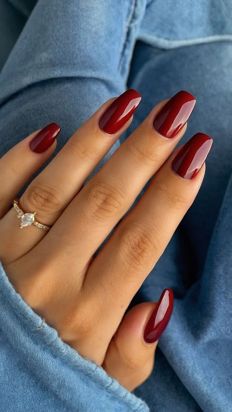 Deep Red Gel Nails, Red Gel Nail Colors, Nail Ideas On Dark Skin, Burgundy Nail Designs Classy, Dark Red Chrome Nails, Burgundy Nails Ideas, Red Burgundy Nails, Short French Tips, Burgundy Chrome Nails