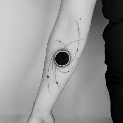 Hole Tattoo, Black Hole Tattoo, Tatuaje Cover Up, Astronomy Tattoo, Sleeve Tattoos For Guys, Cosmic Tattoo, Science Tattoos, Forearm Band Tattoos, Circle Tattoos