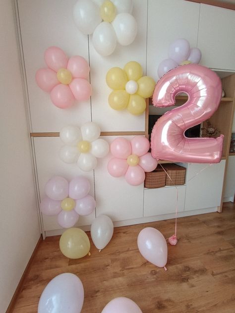 Simple 2nd Birthday Decorations, Simple 2nd Birthday Party For Girl, First Birthday Decorations Ideas, Simple 1st Birthday Decorations, Birthday Decoration Ideas For Kids, 2nd Birthday Balloons, Simple Balloon Decoration, Birthday Decoration Ideas At Home, Balloon Decorations Diy Tutorials