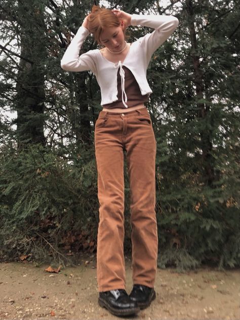 Outfit Ideas With Corduroy Pants, Fall Brown Pants Outfit, Clay Pants Outfit, Low Doc Martens Outfit Aesthetic, Doc Martens With Pants, 1641 Dr Martens Outfit, Brown Corduroy Pants Outfit Fall, Doc Martens Pants Outfit, Docs Fall Outfit