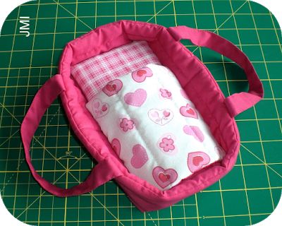 Crafting for Shoeboxes: How to make a Carry Cot for a Mini Baby Doll Baby Doll Carrier Pattern Free, Doll Carrier Tutorial, Doll Carrier Sewing Pattern, Baby Doll Carrier Pattern, Doll Carrier Pattern, Doll Bed Diy, Doll Bassinet, Baby Doll Carrier, Small Baby Dolls