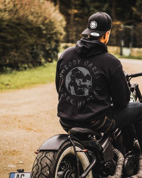 Biker Bandanas, Biker Hoodie, Unique Outfit Ideas, Custom Bobber, West Coast Choppers, Custom Choppers, Biker Outfit, Bobber Motorcycle, Work Harder