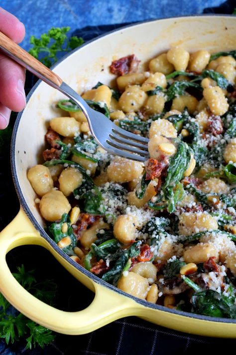 Types Of Gnocchi, Mediterranean Gnocchi Recipes, Mediterranean Gnocchi, Gnocchi Dinner, Easy Gnocchi, Mediterranean Recipes Healthy, Pasta Types, One Skillet, Lord Byron