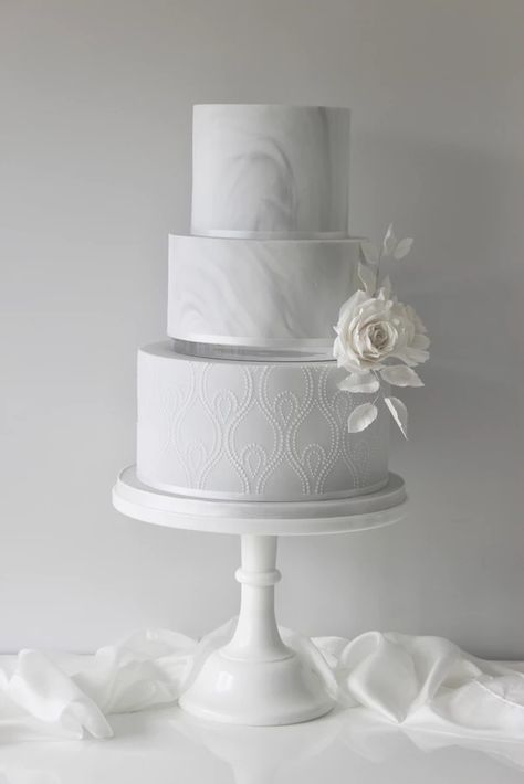 Wedding Cake Quotes, Wedding Cake Marble, Marble Wedding Cake, Gray Wedding Cake, Grey Wedding Theme, Country Wedding Cakes, Fondant Wedding Cakes, Small Wedding Cakes, Wedding Cake Roses