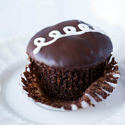 Brown Eyed Baker, Hostess Cupcakes, Ganache Frosting, Hello Cupcake, 12 Cupcakes, Cupcakes Recipe, Chocolate Glaze, Sweet Delights, Baking Cupcakes