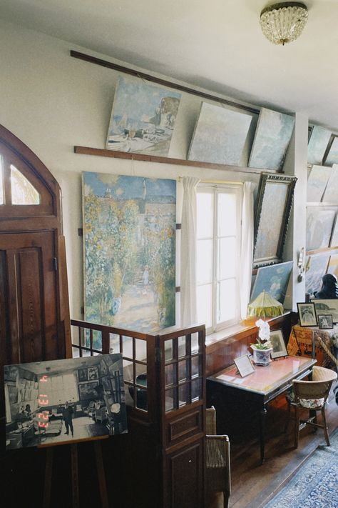 Aesthetic Vintage House, Claude Monet Aesthetic, Monet House, Claude Monet House, Monet Giverny, Aesthetic Interior Design, Dream Jobs, France Aesthetic, A Aesthetic