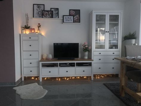 Ikea Hemnes Living Room, Hemnes Ikea, Ikea 2015, Ikea Living Room, Casa Country, Ikea Hemnes, Living Room Scandinavian, Living Room Tv Stand, Family Room Decorating