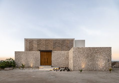 Tunich House / Ápiron | ArchDaily Concrete Beach House, Villa Facade Design, Stone Mansion, Chalet Design, Exhibition Building, Stone Architecture, Desert Homes, Tropical Houses, Stone House