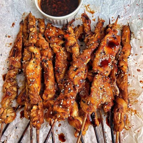 Spicy Korean Chicken on a Stick - Feast with Safiya Chicken On Stick, Butter Chicken Lasagna, Marinated Chicken Skewers, Spicy Korean Chicken, Honey Sriracha Sauce, Korean Chili, Korean Chili Paste, Summer Barbeque, Chicken On A Stick