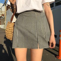 Red Plaid Mini Skirt, Skirt Outfits Korean, Gingham Mini Skirt, Mini Skirt Outfit, Gingham Skirt, Miniskirt Outfits, Fashion 101, Plaid Mini Skirt, Skirt Outfit