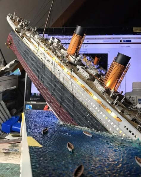 Titanic Diorama, Titanic Model, Hobbies Quote, Titanic Sinking, Lego Titanic, Easy Hobbies, Cheap Hobbies, Titanic Ship, Hobbies For Couples