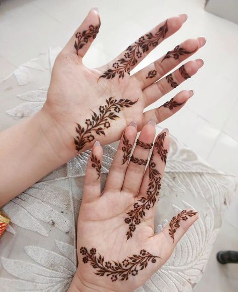 Aesthetic Mehandi Front Hand, Plam Mehandi Designs Simple, Front Hand Mehndi Designs Simple, Eid Special Mehndi Design, Special Mehndi Design, Finger Mehendi Designs, Mahendi Designs, Henna Designs Wrist, Tato Henna