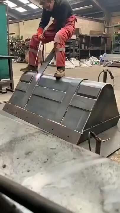 Welding Funny, Rooftop Patio Design, Metal Front Door, Metal Fab, Metal Doors, Welding Tips, Mig Welding, Rooftop Patio, Arc Welding