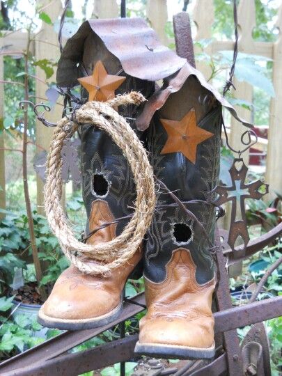 Pair of old cowboy boots repurposed into birdhouses, with a rusty tin roof. Check out my other boot birdhouses @ Peedledums Primitives !!!! Cowboy Boot Crafts, Old Cowboy Boots, Homemade Bird Houses, Bird House Feeder, Unique Bird Houses, Outdoor Crafts, Bird Houses Diy, Diy Birds, Have Inspiration