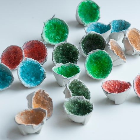 FAMILY & CRAFT: Quick Egg Carton Geodes Cave Quest Vbs, Cave Quest, Egg Carton Crafts, Vbs Crafts, Easy Eggs, Family Crafts, Coloring Eggs, Egg Carton, Epsom Salt