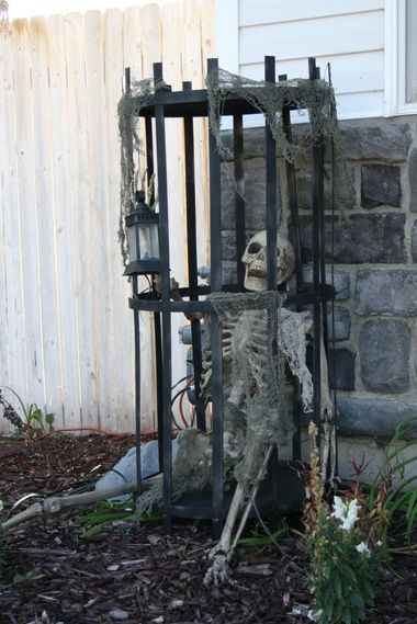 Scary Halloween Decorations Outdoor, Scary Halloween Decorations Diy, Halloween Diy Outdoor, Halloween Outside, Casa Halloween, Pirate Halloween, Halloween Decorations Diy Outdoor, Adornos Halloween, Halloween Yard Decorations