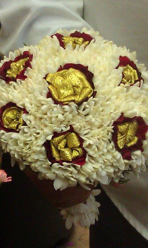 Kalgi --- Bouquet for the Indian Groom at a wedding Gift Bouquet, Indian Groom, Wedding Arrangements, Aesthetic Colors, Bridal Wear, Wedding Decor, Flowers Bouquet, A Wedding, Wedding Flowers