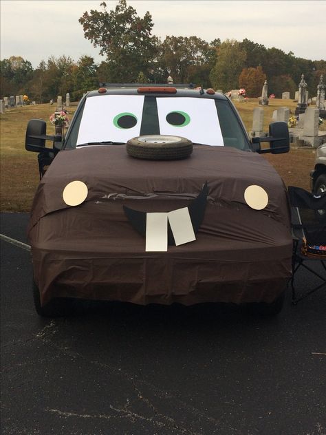 Tow Mater Trunk or Treat Mater Trunk Or Treat, Tow Mater Trunk Or Treat, Pick Up Truck Trunk Or Treat Ideas, Trunk Or Treat Truck Bed, Trunk Or Treat Ideas For Trucks, Trunker Treat Ideas, Halloween Car Decorations, Trunk Ideas, Raking Leaves