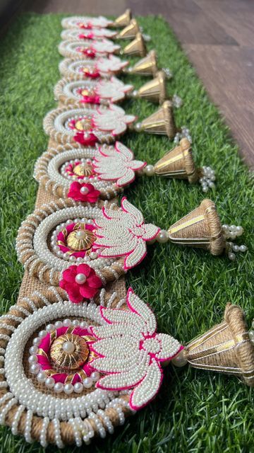 Bandhanvaar Handmade, Latest Bandarwal Designs, Bandanwar For Diwali, Bandarwal Designs Handmade Latest, Banderwal Latest Designs, Bangles Decoration Ideas, Bandanwar Designs, Toran Designs Doors Handmade Latest, Bandarwal Designs Handmade