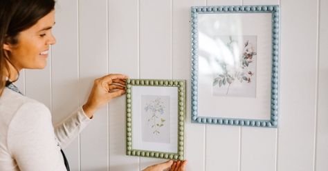 Making a Bobbin Frame with Geneva Vanderzeil - LJ Hooker Bobbin Photo Frame, Diy Bobbin Frame, Bobbin Frame, Bedroom Coastal, Diy Photo Frames, Project Steps, Diy Picture Frames, Framed Quotes, House Diy