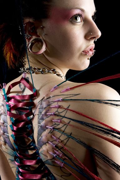 Wow Rose Tattoo Black, Crazy Piercings, Optical Illusion Tattoo, Piercing Needles, Face Piercings, Cool Piercings, Steampunk Corset, Body Photography, Body Modification