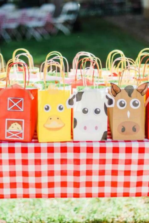 Petting Zoo Birthday Party, Mcdonalds Birthday Party, Barnyard Theme, Zoo Birthday Party, Farm Themed Party, Brown Paper Bags, Barnyard Birthday Party, Farm Theme Birthday, Farm Animal Party