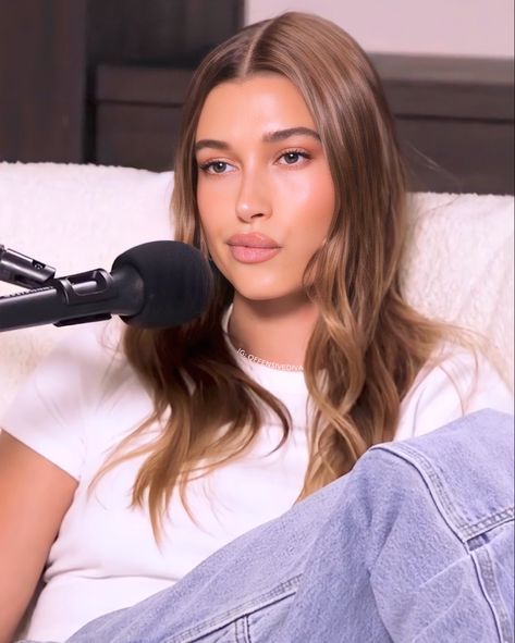 Hailey Baldwin Hair, Chocolate Blonde, Brown Hair Color Shades, Warm Brown Hair, I Like Your Hair, Brown Hair Inspo, Hair Color Shades, Brown Hair Balayage, Mom Hairstyles