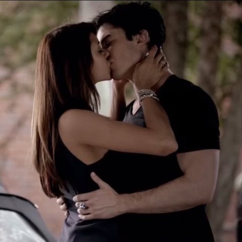 Damon And Elena Kiss, Damon Y Elena, Ian E Nina, Ian And Nina, Ian Joseph Somerhalder, Damon Elena, Damon And Elena, Damon Salvatore Vampire Diaries, Vampire Diaries Movie