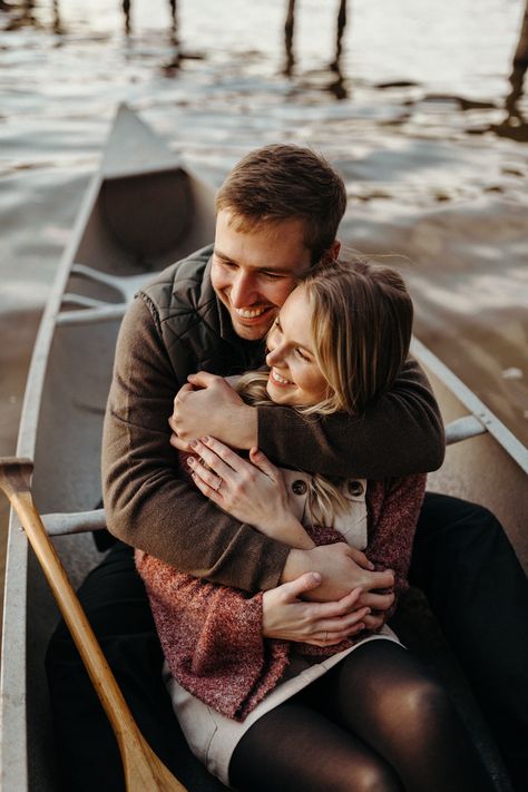 Canoe Photoshoot Ideas, Kayak Engagement Photos, Engagement Photos Canoe, Canoe Couples Photoshoot, Canoe Engagement Pictures, Canoe Photoshoot, Fishing Engagement Photos, Canoe Pictures, Fishing Engagement