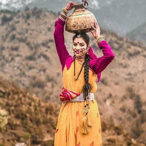 Pahadi Girl Dp, Garhwali Culture, Uttarakhand Beauty, Camel Painting, Say No To Plastic, Army Couple, India Culture, Alone Photography, Indian Jewellery Design Earrings