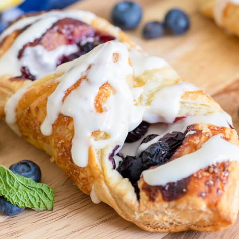 Lemon Blueberry Danish, Blueberry Danishes, Blueberry Danish Recipe, Blueberry Danish, Early Breakfast, Blueberry Cream Pies, Beach Treats, Lemon Blueberry Cupcakes, Brunch Foods