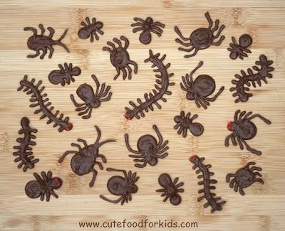 So I’ve made easy chocolate spiders before… All you need are some chocolate chips and candy eyes. (See chocolate spiders HERE.) But I’m loving (in a “not really loving, per … Food Craft Ideas, Bug Food, Cupcakes For Kids, Beetlejuice Wedding, Bug Cupcakes, Chocolate Spiders, Bug Cake, Candy Eyes, Ideas Cupcakes