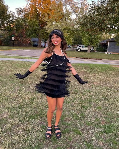 Flapper Dress Halloween, Cute Flapper Costume, 1920’s Flapper Costume, Modest Flapper Costume, Halloween Costume 1920s, Charleston Halloween Costumes, Flapper Girl Costumes Halloween, Halloween Costumes 1920's, Flapper Party Outfit