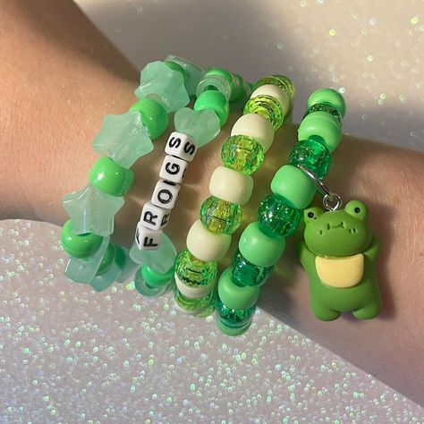 Kandi Axolotl, Pony Bracelets Ideas, Bracelet Ideas Pony Beads, Kandi Bracelet Ideas, Rave Kandi Ideas, Kandi Singles, Glow In The Dark Beads, Rave Bracelets, Kandi Inspo