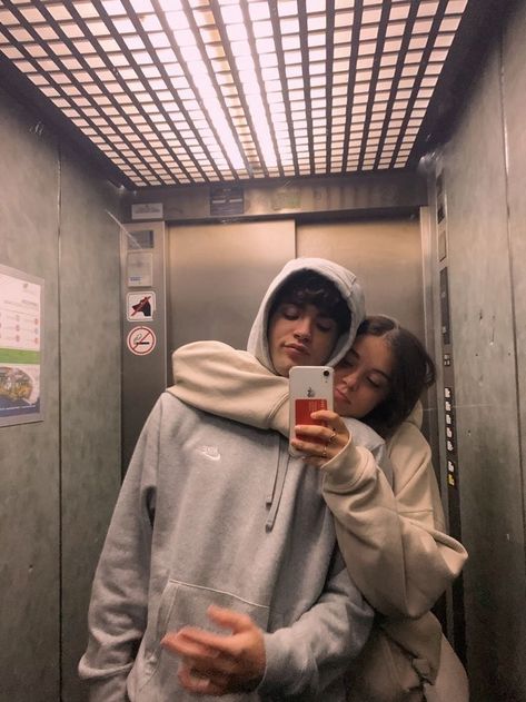 Couple Outfits Ideas, Japanese Lifestyle, Teenage Love, Couples Vibe, Couple Goals Teenagers, Boyfriend Photos, Teen Love, Cute Relationship Photos