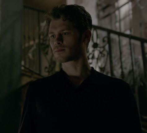 Klaus Mikealson Pics, Klaus Mikaelson Curly Hair, Klaus From Vampire Diaries, Diary Movie, Anna Love, Anthony William, The Originals Tv, Vampire Diaries Funny, Daniel Gillies