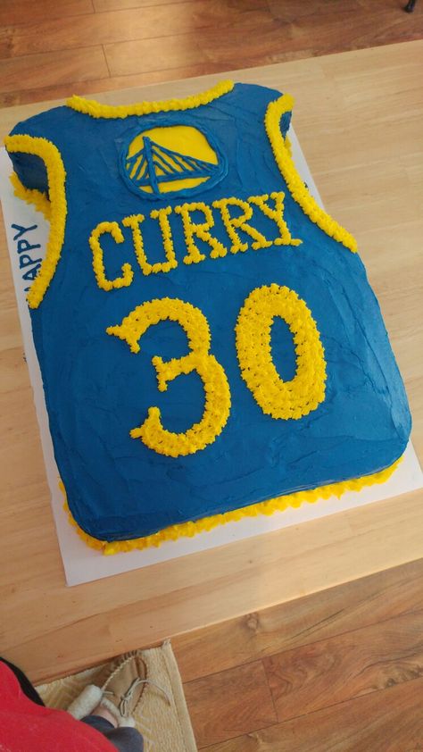 Jersey cake "Curry" Steph Curry Cake, Basketball Sheet Cake, Basketball Jersey Cake, Jersey Cake, 30 Birthday, Basketball Party, 30th Birthday Parties, Steph Curry, Utila