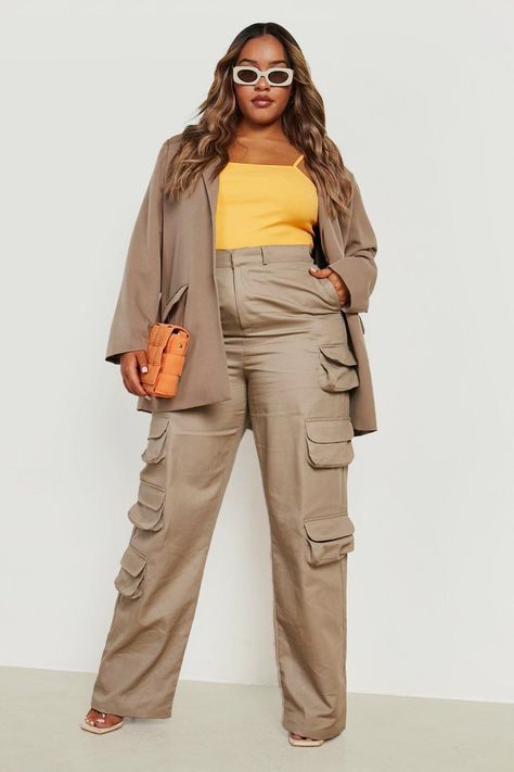 Cargo Pants For Plus Size Women, Cargo Pants Plus Size Women, Plus Cargo Pants Outfit, Trousers Outfit Plus Size, Plus Size Cargo Pants Outfit, Cargo Pants Outfit Plus Size, Wide Leg Cargo Pants Outfit, Cargo Trousers Outfit, Cargo Pants Outfit Street Style