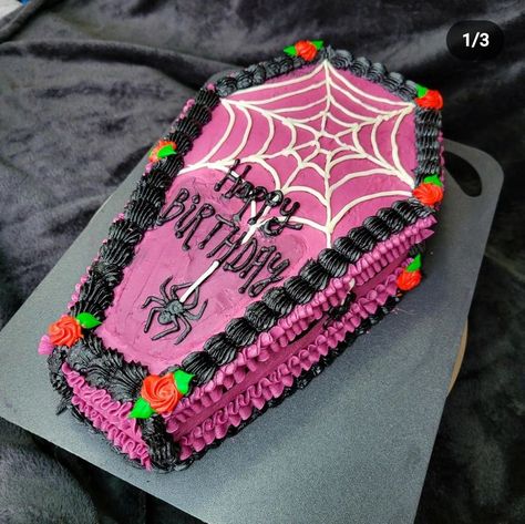 Coffin Birthday Cake Diy, Coffin Cake Halloween, Coffin Cake Ideas, Coffin Shaped Cake, Coffin Birthday Cake, Halloween Vintage Cake, Bday Cake 20, Gothic Baking, I Hate Birthdays