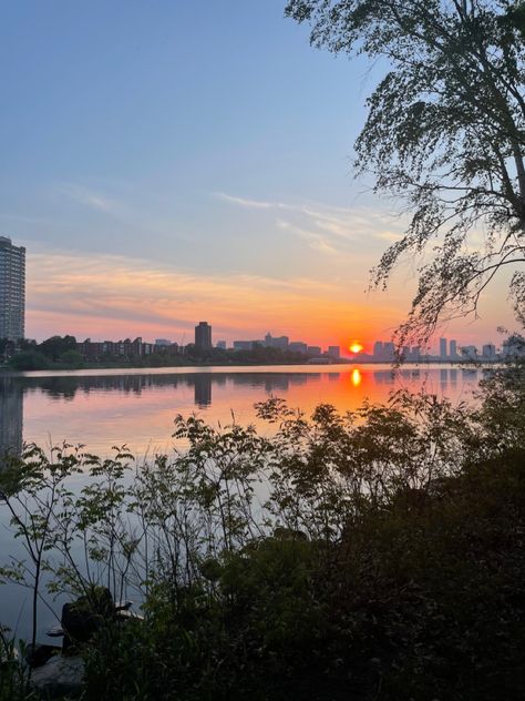 Morning Vibes Aesthetic, Boston Aesthetic, Sunny Aesthetic, Cozy Life, Morning Vibes, Charles River, Aesthetic Summer, Pretty Places, Pretty Pictures